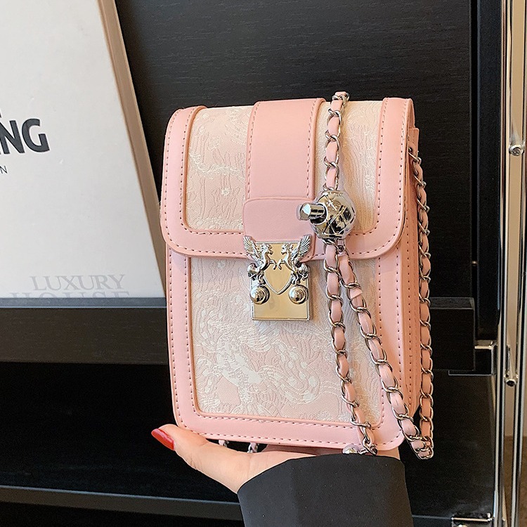 Bolsa pequeña de alta calidad para mujeres 2023 nuevo verano popular todo partido bolsa de mensajero estilo occidental cadena hombro bolsa de teléfono
