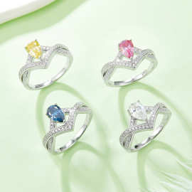 S925银1克拉彩色莫桑石戒指女王皇冠V字锁爱水滴镀白金梨形培育钻