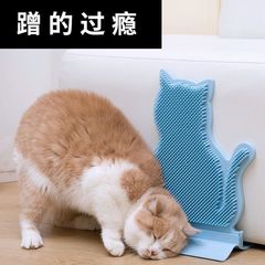 猫がかゆくて壁にくっついて、毛の神器の耐摩耗性の一体の平面の猫が板の犬をつかんで、猫がかゆくて神器をこすります。