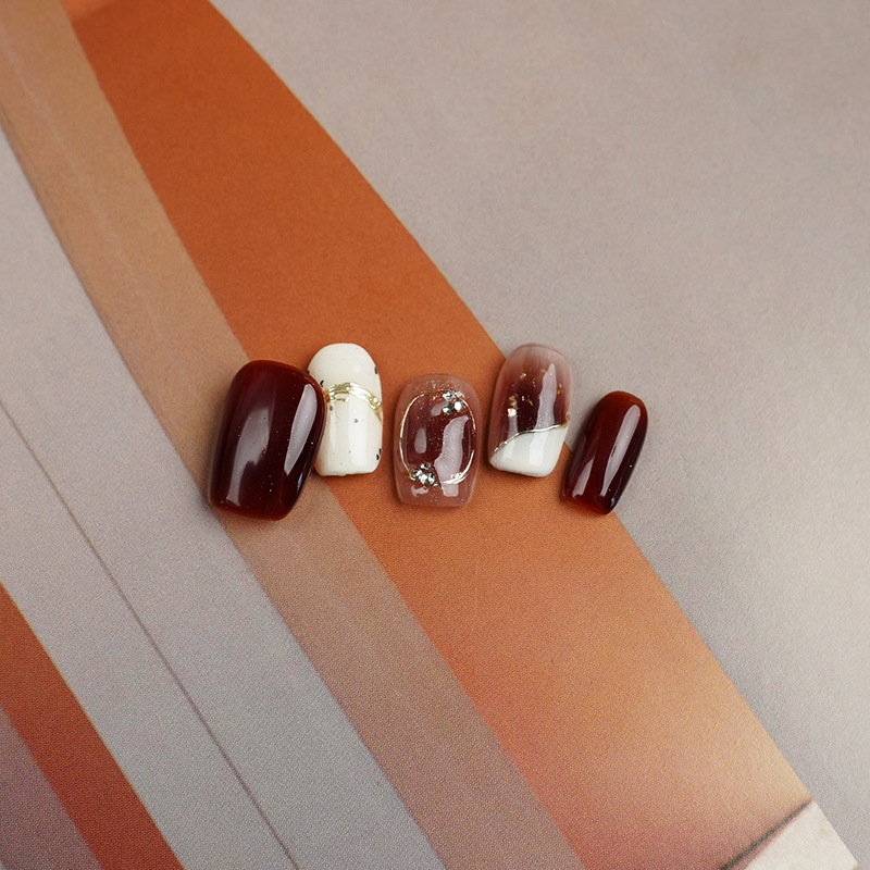 Hand-Wearing Armor wine red Hand-painted Halo-dyed Broken Diamond Gentle Advanced Wearable Manicure Finished Nail Stickers Short