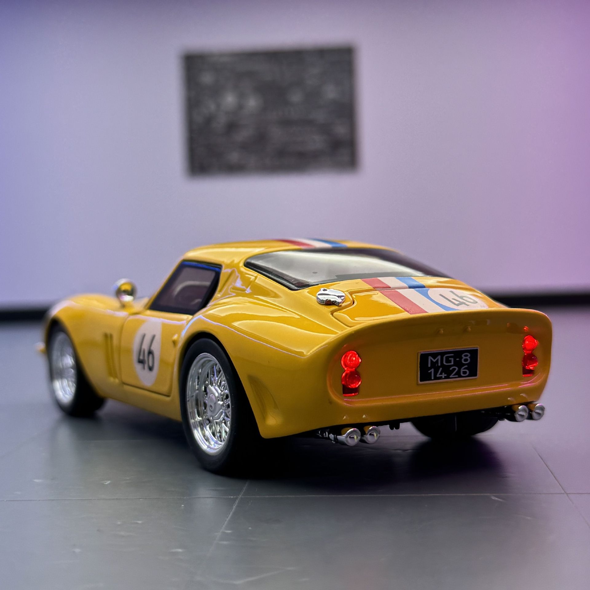 Zhongyuanxing Car Model 1:32 Farali 250GTO Alloy Racing Sound Model Adornos To Force Toy Car