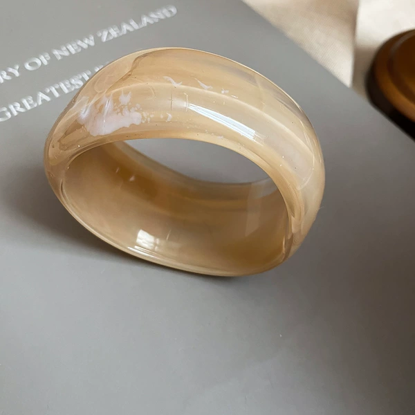 16# bracelet-light brown-resin