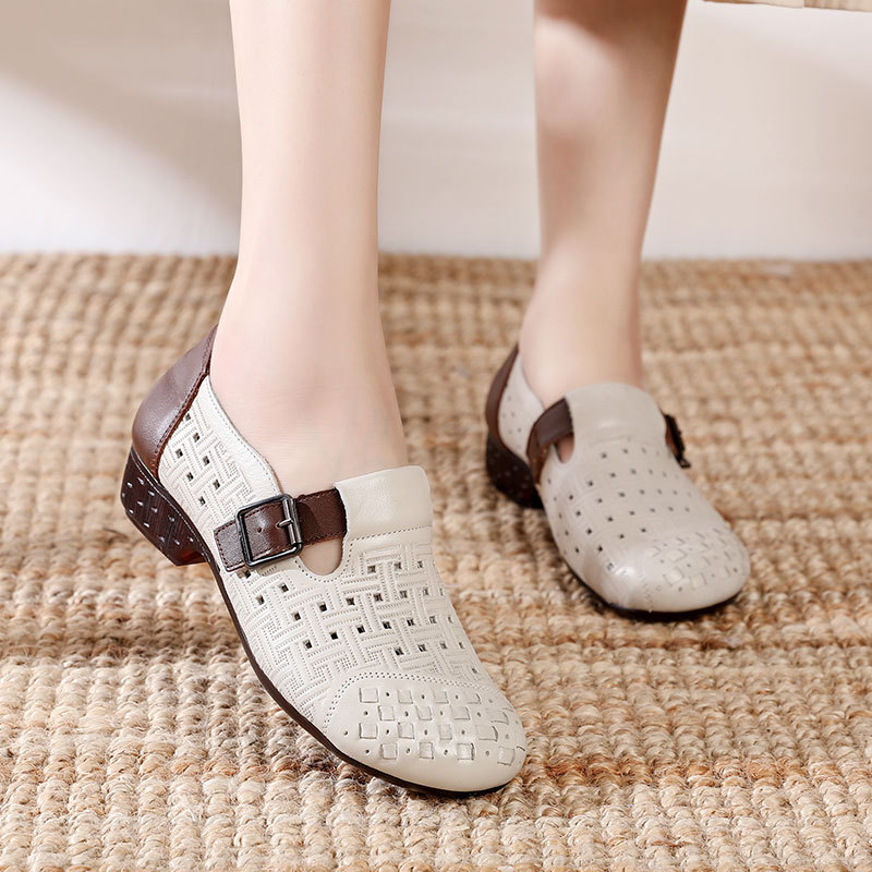 2021夏季新款中跟休閑頭層牛皮複古風舒適圓頭中老年镂空媽媽涼鞋