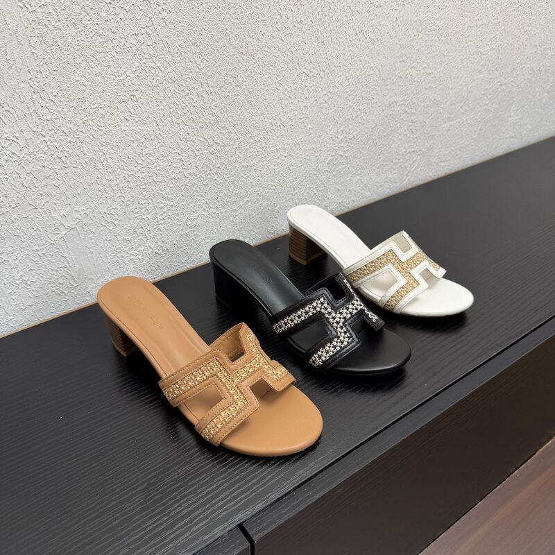 2026 New Classic Style Slippers with Dual Color Combination, 5cm High Heels, Niche Woven Slip-On Retro Outdoor High-Heeled Sandals 2026 New Classic Style Slippers with Dual Color Combination, 5cm High Heels, Niche Woven Slip-On Retro Outdoor High-Heeled Sandals