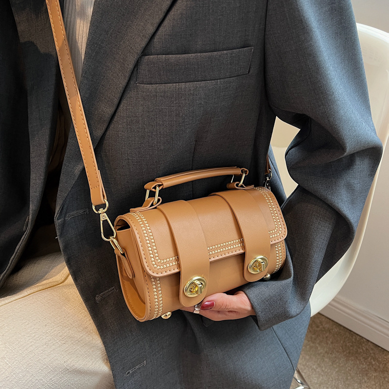 Western-style Thai Cambridge bag, versatile women's bag 2024 new sweet summer shoulder strap, advanced texture crossbody bag_voghion.com