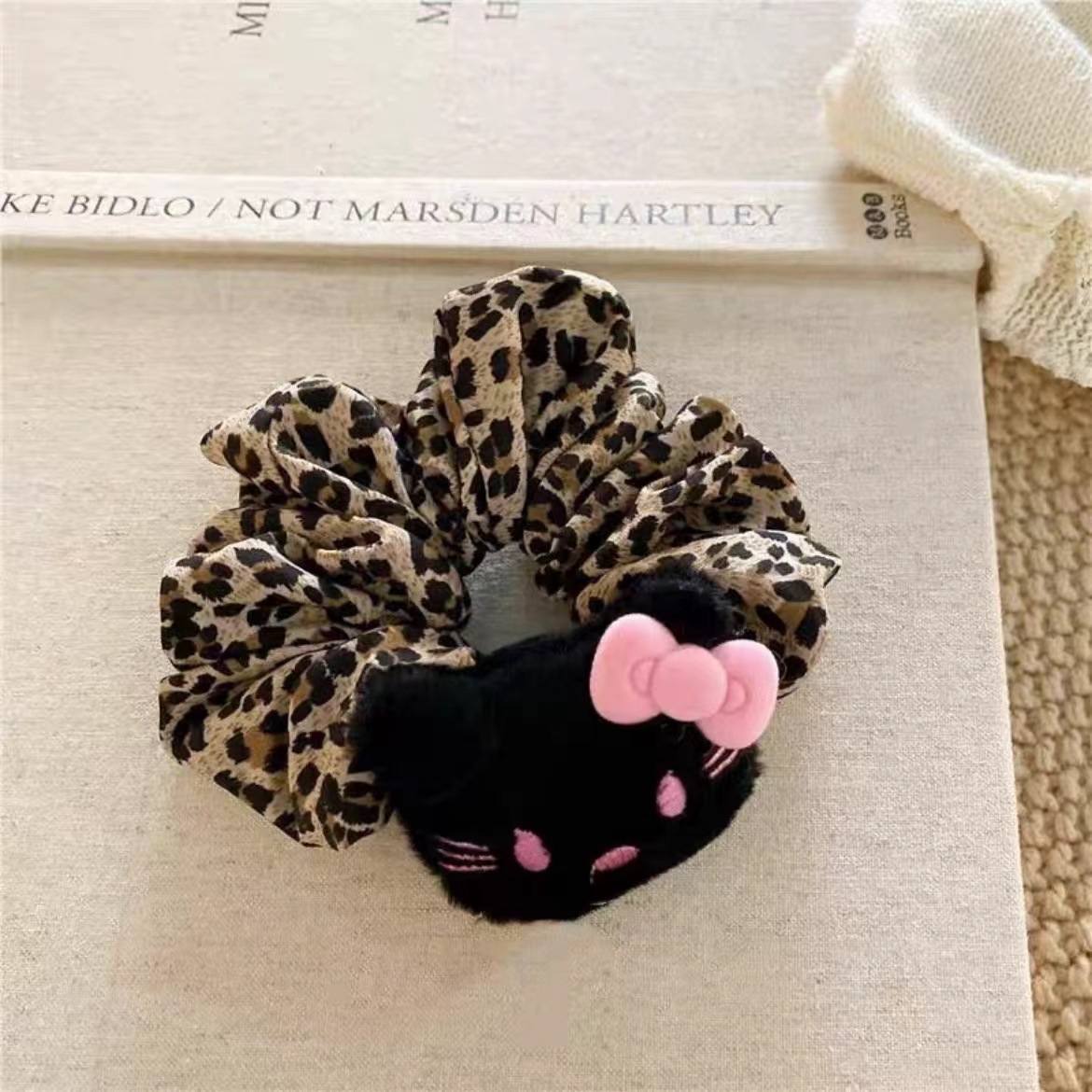 블랙 KT 레오파드 프린트 머리끈
