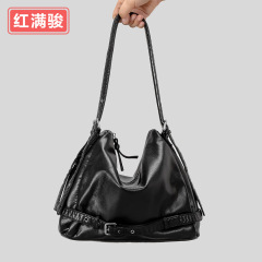 韩国新款软PU大容量托特包复古辣妹风皮扣设计机车包女单肩斜挎包