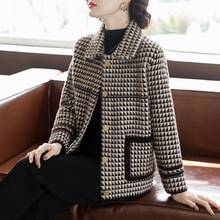 中年妈妈秋装水貂绒短款2025新款洋气上衣中老年人女秋冬毛呢外套