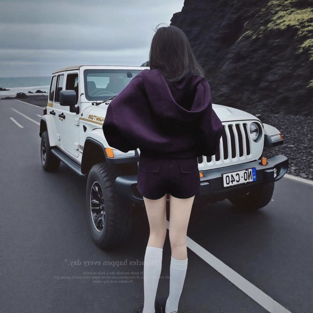 Korean Style Lazy Style Casual Sports Suit for Women in Spring & Fall, Loose and Slim Hooded Sweatshirt and Shorts Two-Piece Set