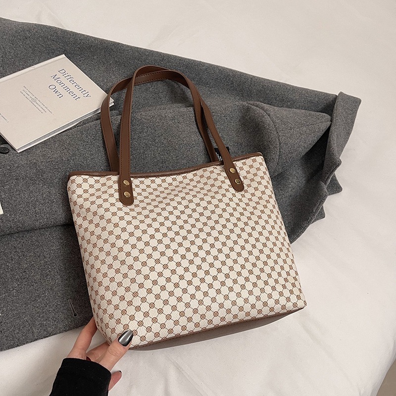 2024 invierno retro bolso de mano de gran capacidad para mujeres nuevas bolsas de brazo de estilo extranjero bolsas de hombro para viajar