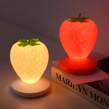 跨境新款草莓小夜灯usb充电LED床头氛围灯儿童起夜硅胶婴儿喂奶灯