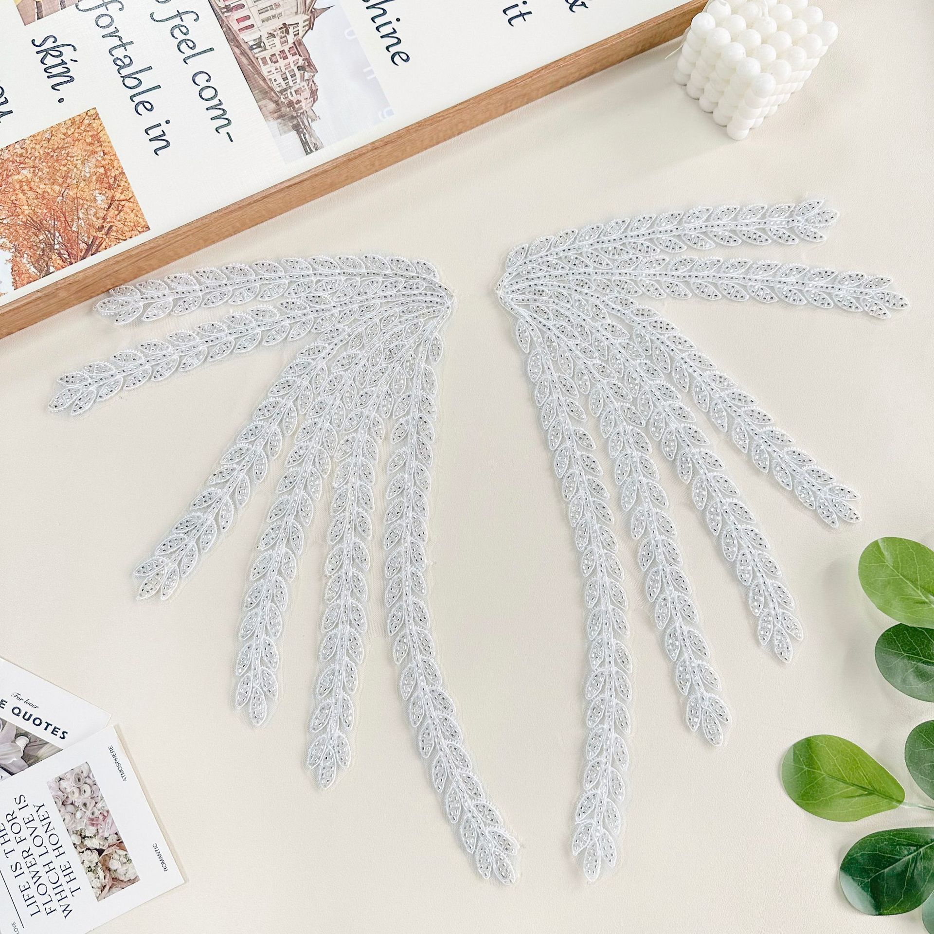 Hojas simétricas de hilo de malla bordado pegatinas bordadas de encaje blanco pegatinas de tela de bordado vestido de boda accesorios de decoración de ropa china