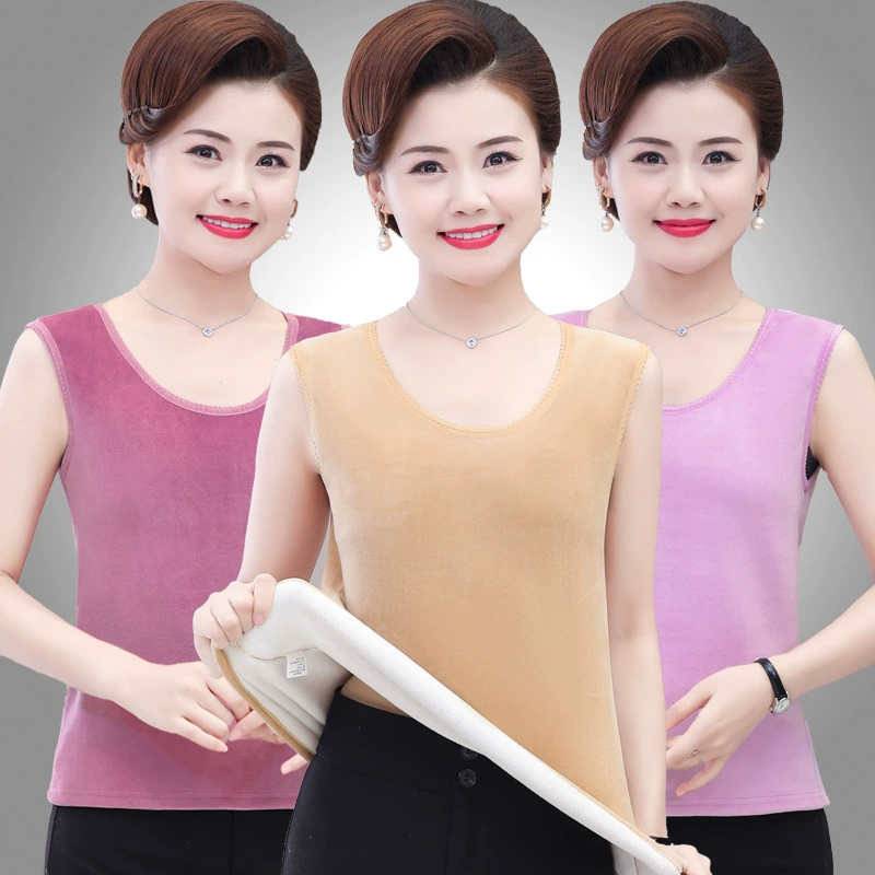 Женщины среднего и пожилого возраста с кашемировым теплым жилетом в жилете