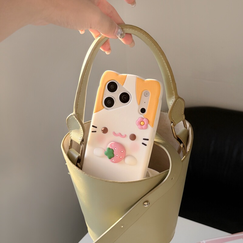 Zhuanzhuan Strawberry Cat Phone Case Suitable for Apple 17 Pro Max, iPhone 16, 15, 14, 13 Models, High Aesthetic Value for Girls