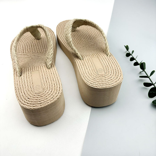 Platform wedge straw woven travel flat sandals for women, Korean style, trendy outdoor wear, herringbone pattern, fashionable women's flip-flops with strap