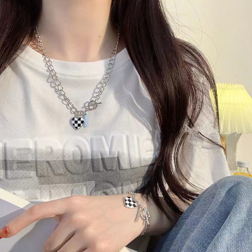 Niche design checkerboard love pendant necklace women's bracelet set trendy cool accessories women's summer clavicle chain