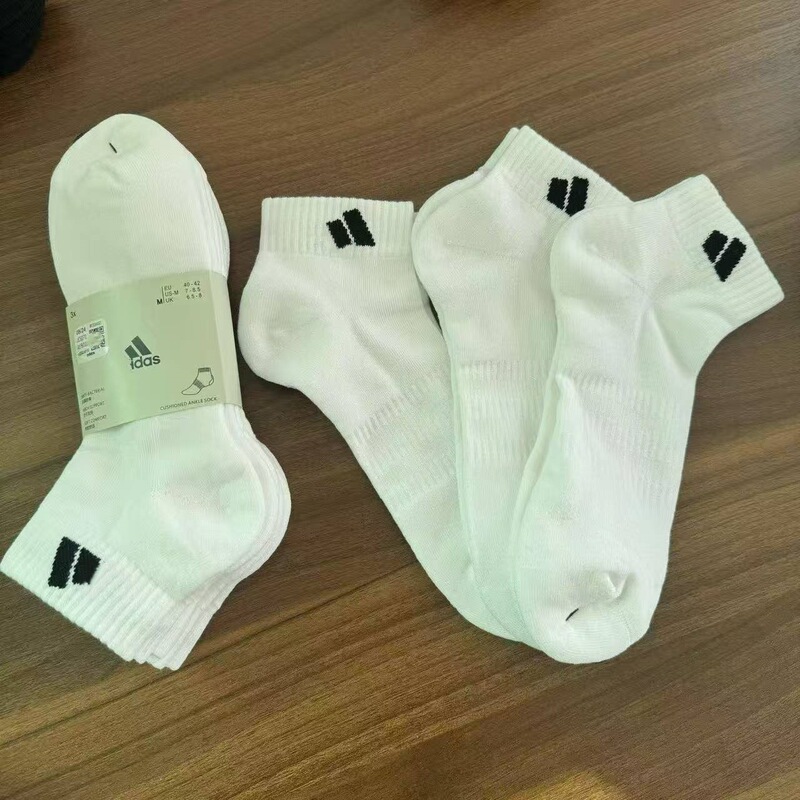 New Version of Little Dist's Black and White Sports Socks, Mid-Calf Sweat-Absorbing Socks, Towel Bottom Thickened Shock-Absorbing Basketball Socks, Three Pairs Pack New Version of Little Dist's Black and White Sports Socks, Mid-Calf Sweat-Absorbing Socks, Towel Bottom Thickened Shock-Absorbing Basketball Socks, Three Pairs Pack