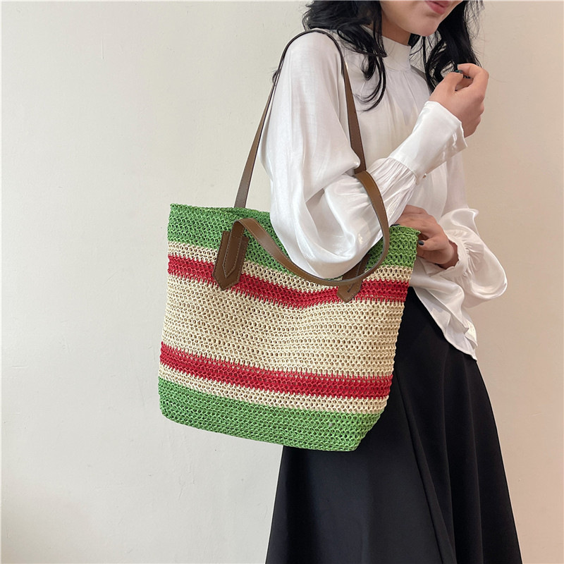 Wholesale of new straw woven bags for Spring 2025, large-capacity cross-border trendy and fashionable tote bags, casual commuting underarm bags undefined