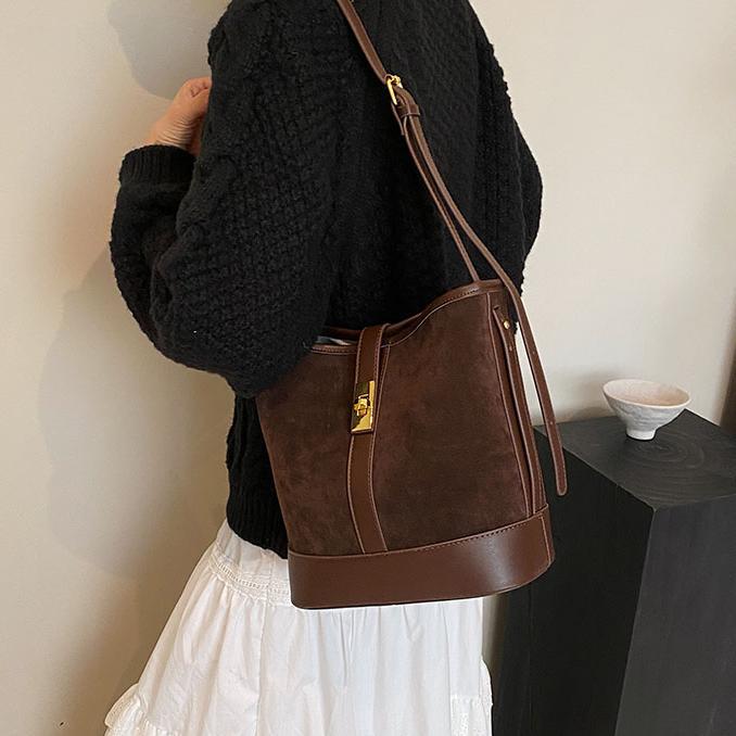 Casual cascada bolso de brazo para mujeres 2024 nuevo estilo coreano retro tendencia bolso de cubo de alta calidad bolso de hombro de viaje