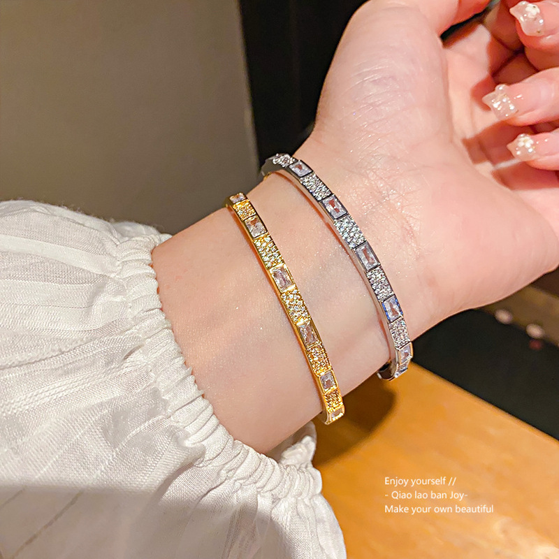 14K Real Gold Electroplated Zircon Round Square Bracelet Light Luxury High-end Bracelet Retro Simple Personalized Bracelet for Women 14K Real Gold Electroplated Zircon Round Square Bracelet Light Luxury High-end Bracelet Retro Simple Personalized Bracelet for Women