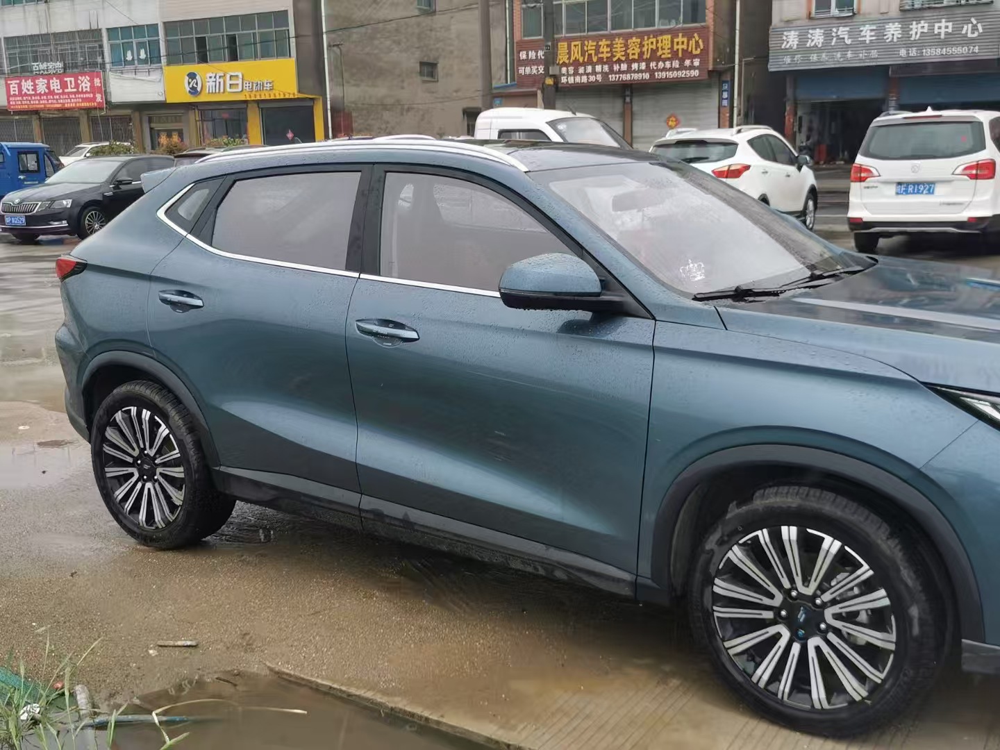 Suitable for Changan Auchan X5 X5PLUS aluminum alloy adhesive luggage rack roof luggage rack special car
