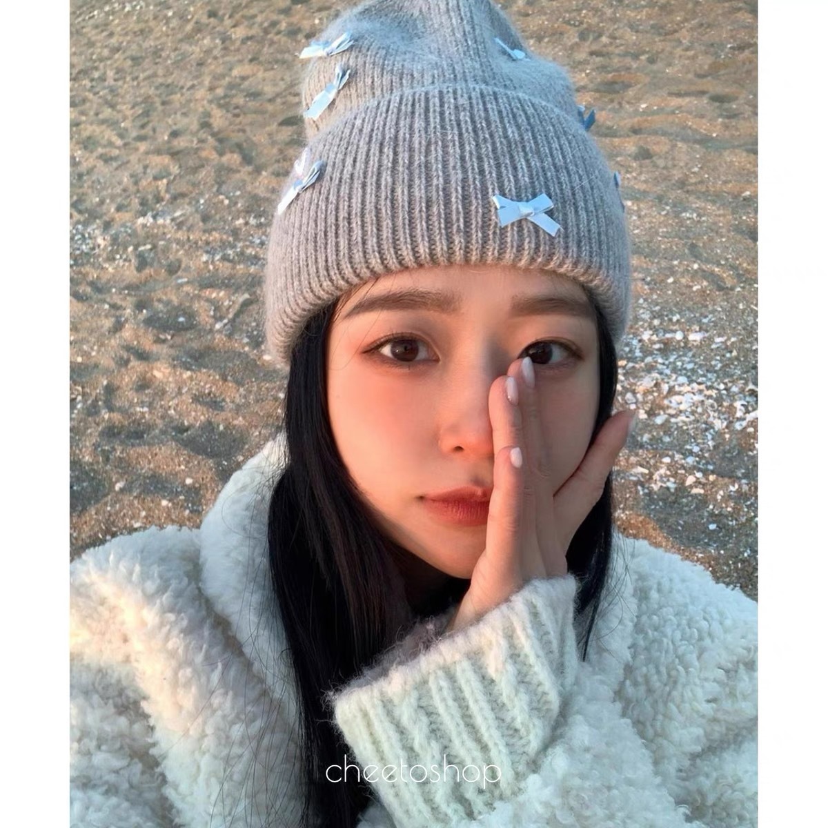 Small design cute knitted winter knitted hat with bow