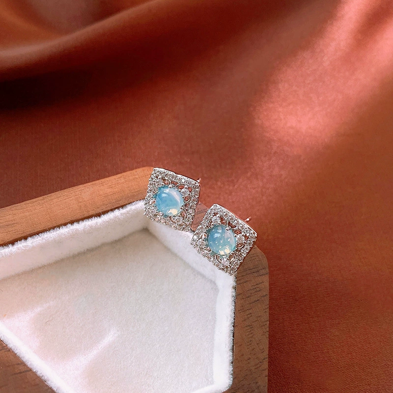 Silver needle, brand fashionable earrings, flowered, high-quality style, light luxury style, wholesale