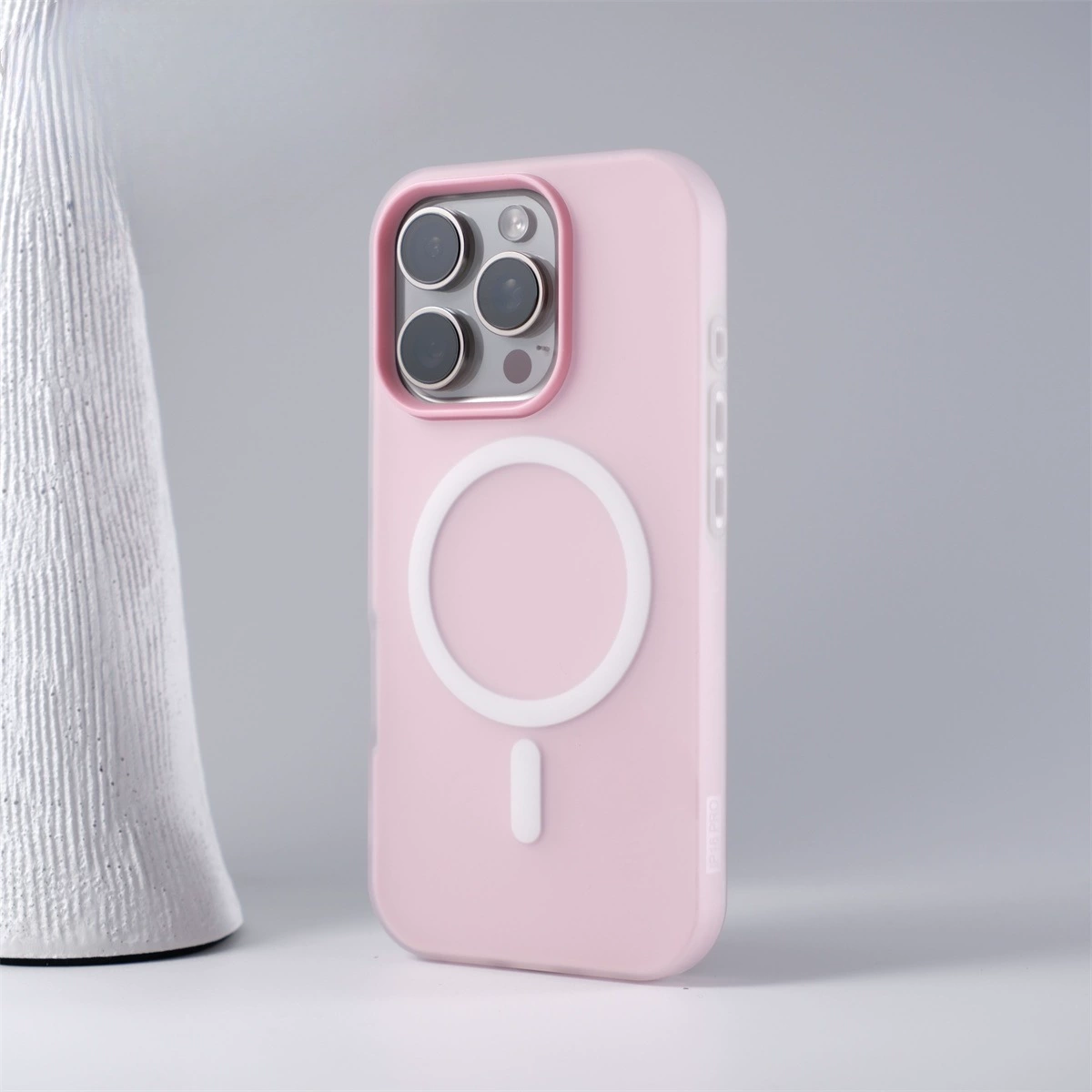 Чехол для телефона (Apple iPhone 15) матовый защитный магнитный кейс, кольцо MagSafe, многоцветный