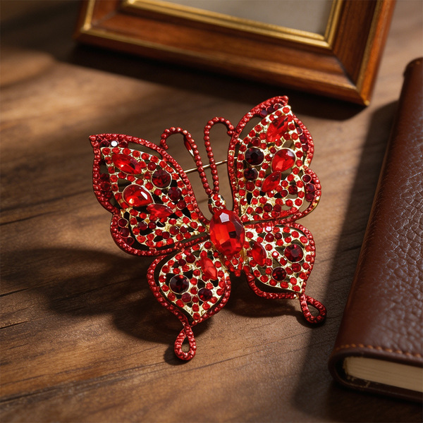 Creative retro fashionable brooch with butterfly