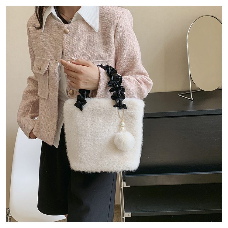 Women's Small Autumn&winter Plush Solid Color Basic Fluff Ball Bucket Zipper Bucket Bag display picture 11