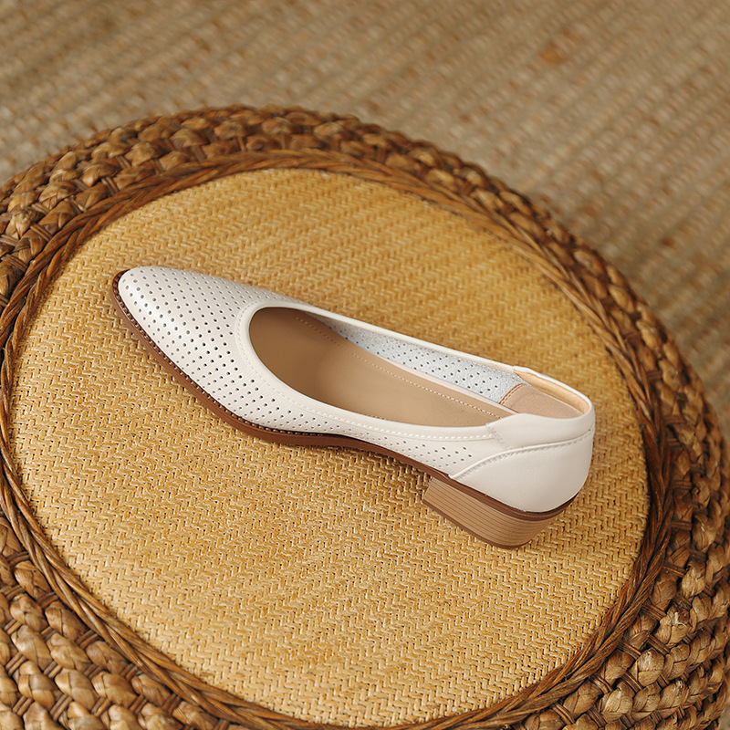 Sandal nữ da bò lỗ lưới miệng nông gót vừa — Màu trắng be