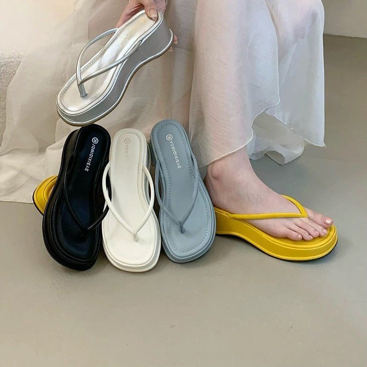 Simple and Versatile Flip-Flops for Women, 2026 New Summer Style, Height-Increasing Thick-Soled Beach Sandals