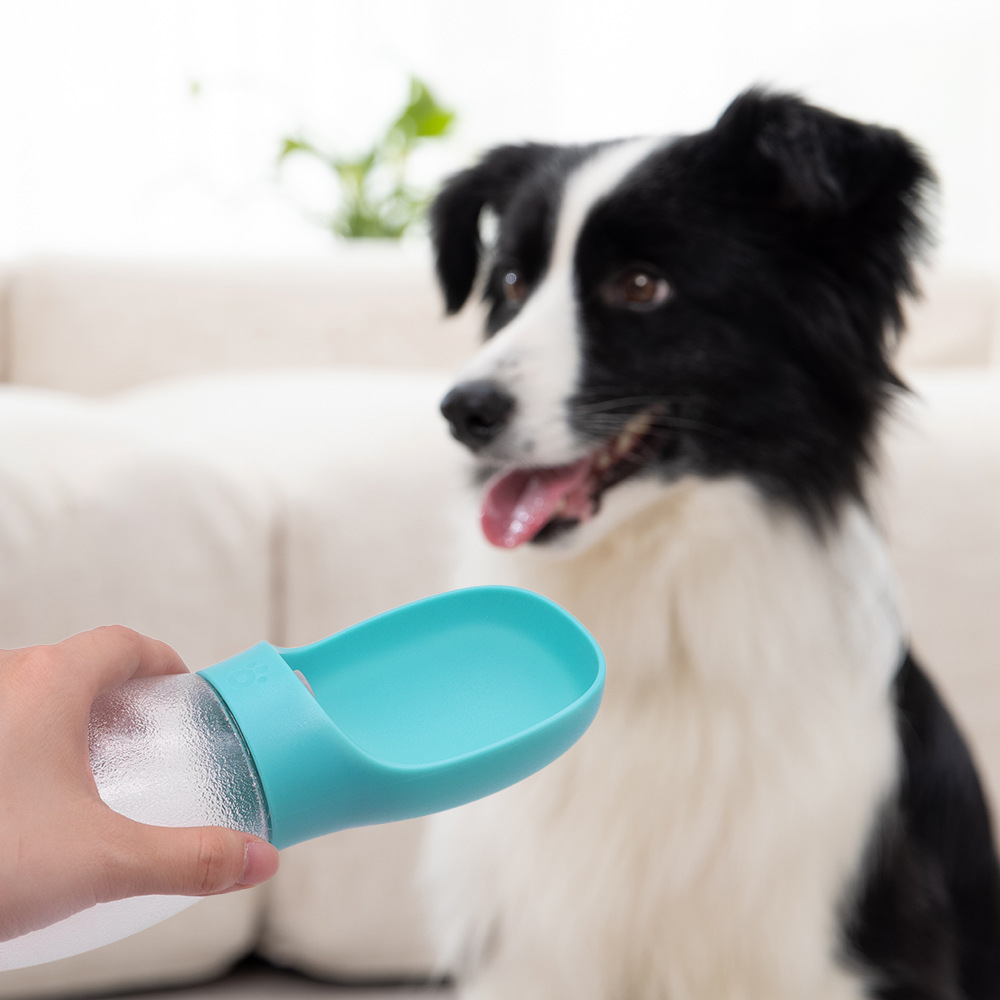 Taza de agua para mascotas transfronteriza, botella de agua portátil al aire libre, taza para perros que salen, agua potable para perros, boca no mojada, agua potable para perros