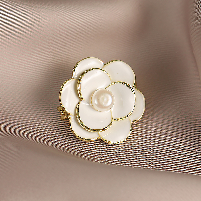 Französische Vintage Kamelien Brosche Mit Perlen Elegant_voghion.com