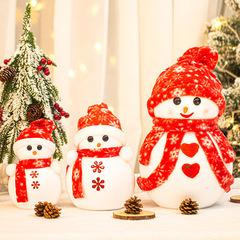 クリスマス装飾雪だるま人形クリスマスツリーの下のデスクトップ装飾品ショッピングモールのウィンドウシーンレイアウト小道具