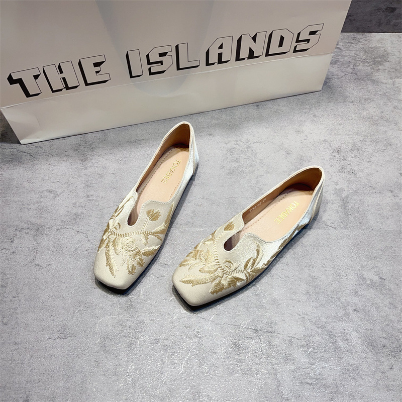 Handmade Embroidered New Chinese Style Women's Shoes Summer New Fashionable All-match Square Head National Style Hanfu Vintage Flat Shoes Handmade Embroidered New Chinese Style Women's Shoes Summer New Fashionable All-match Square Head National Style Hanfu Vintage Flat Shoes