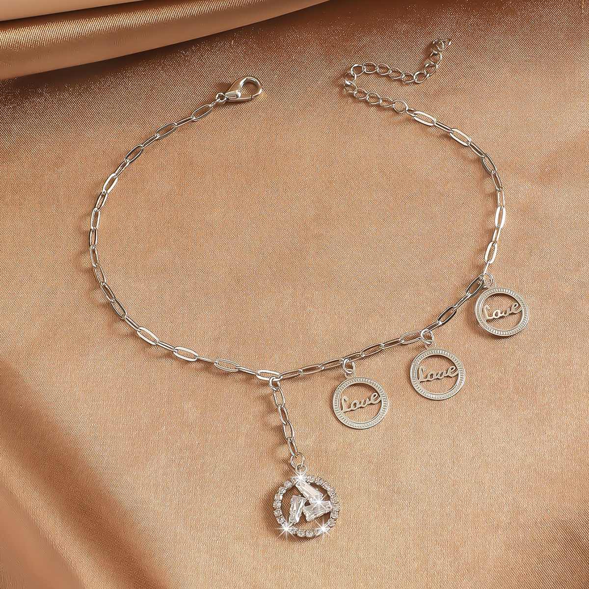 Zircon de cobre de viento frío de metal de doble tobilla de nicho de diseño femenino mariposa cadena de oro suministro transfronterizo
