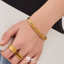 欧美时尚不规则齿轮素圈手环微镶锆石卡扣手镯不锈钢镀18k金饰品