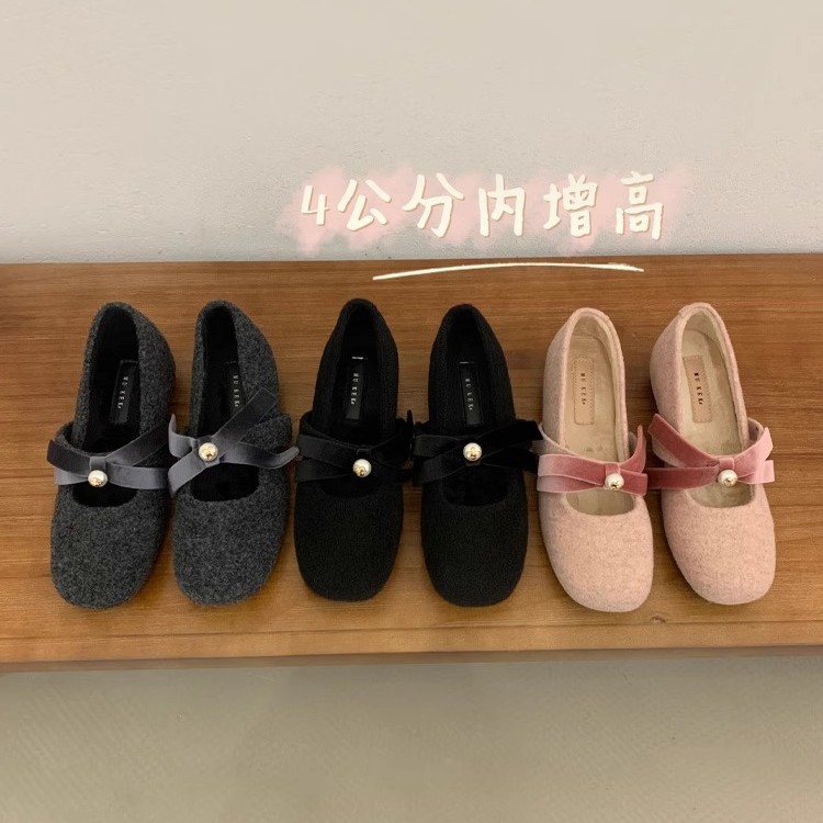 Chao Bunan suave hadas pequeñas fragancias viento Maria zapatos de invierno retrógrado 4CM arco de perla zapatos de una sola mujer