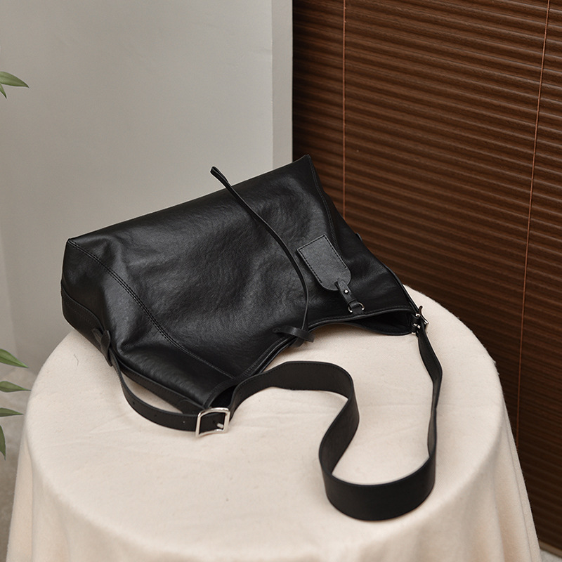 2025 New Arrival Top Grain Vegetable-Tanned Cowhide Tote Bag Large Capacity Shoulder Bag Genuine Leather Crossbody Bag Versatile Commuter Handbag For Women - Thumbnail 4