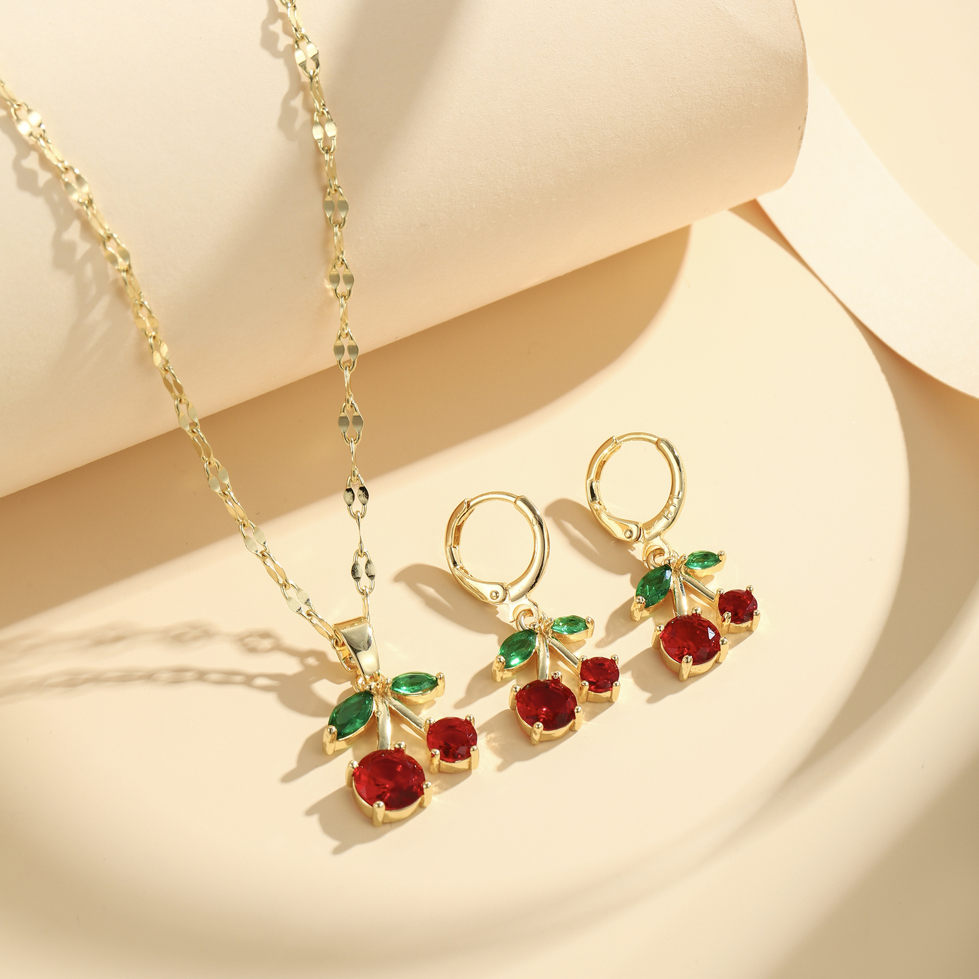 Frutas serie de cobre chapado en oro, piedra de color, collares de diamante, pendientes, pendientes de moda, conjunto de joyería al por mayor