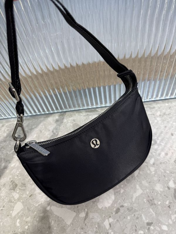 lululemon city Essentials mini 1L单肩腋下包月牙包手提小包潮|undefined
