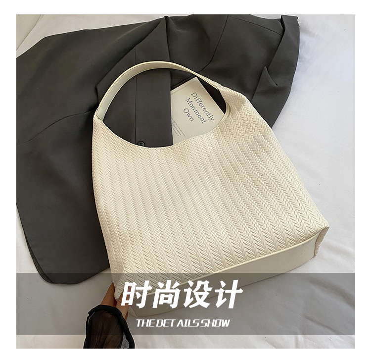In 2025, a new Korean-style casual woven pattern large-capacity tote bag for women's commuting to work undefined