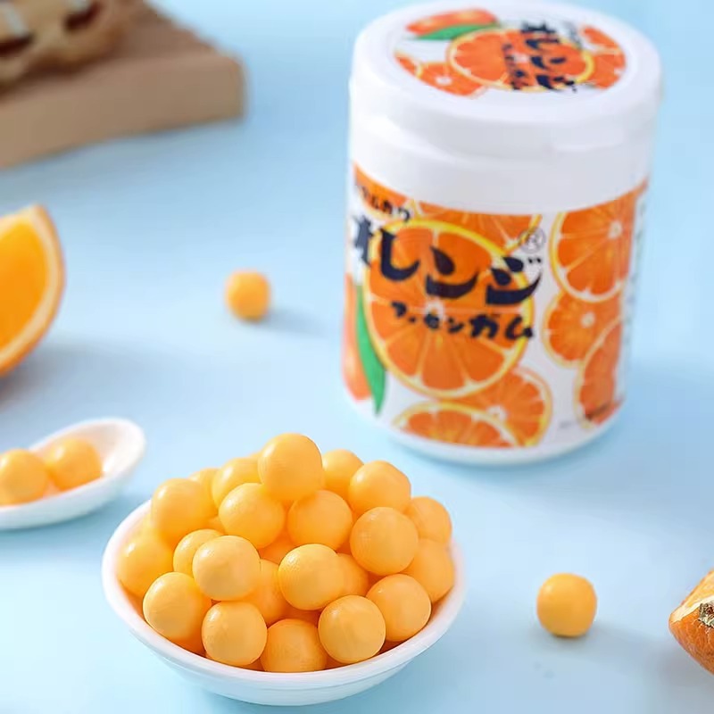 Japanese imported Marukawa grape-flavored gum 130g fresh breath strawberry bubble candy leisure snack