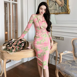 连衣裙;时尚休闲套装;女式T恤