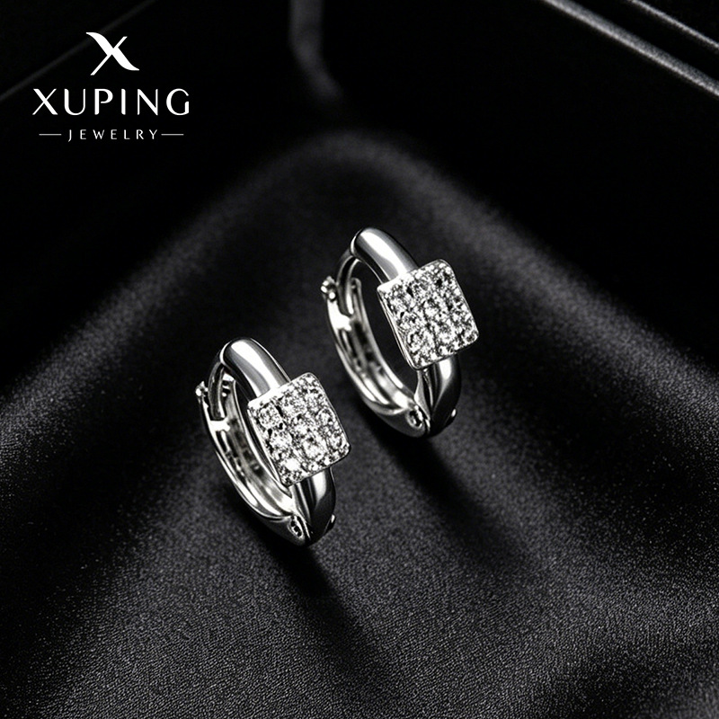 Xuping estilo simple y compacto perfiles de cobre aleación de cobre chapado aretes de círculo geométrico blanco aretes clásicos al por mayor aretes diarios
