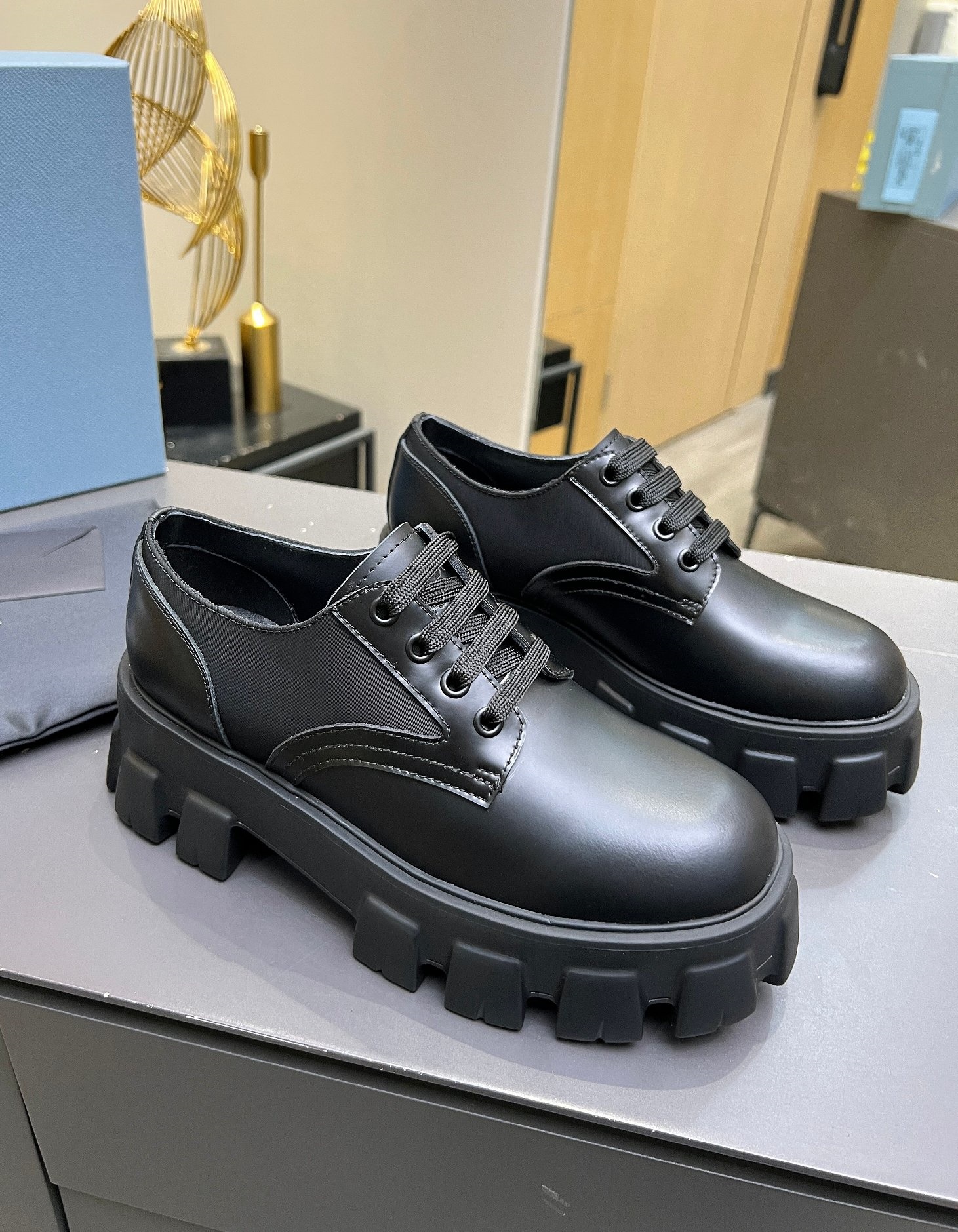 매트 블랙 플랫폼 솔(레이스업 대머리 슈즈)