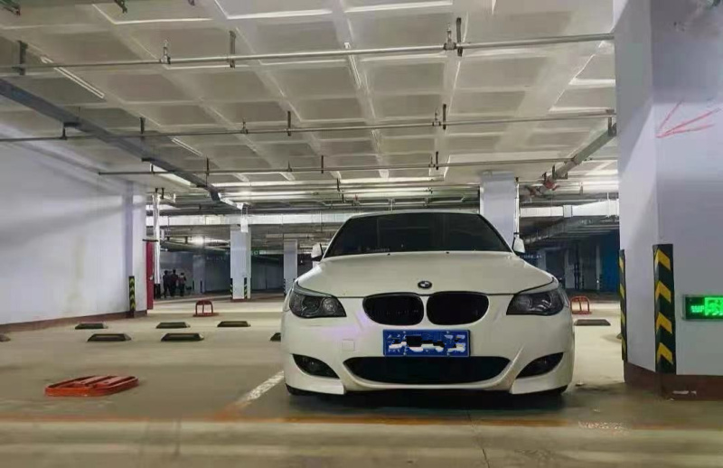 Suitable for 04-10 Bmw 5 Series Modified M5 Large Surround 1m Front and Rear Bumpers, Side Skirts, Center Grille, Rear Wing E60 Kit