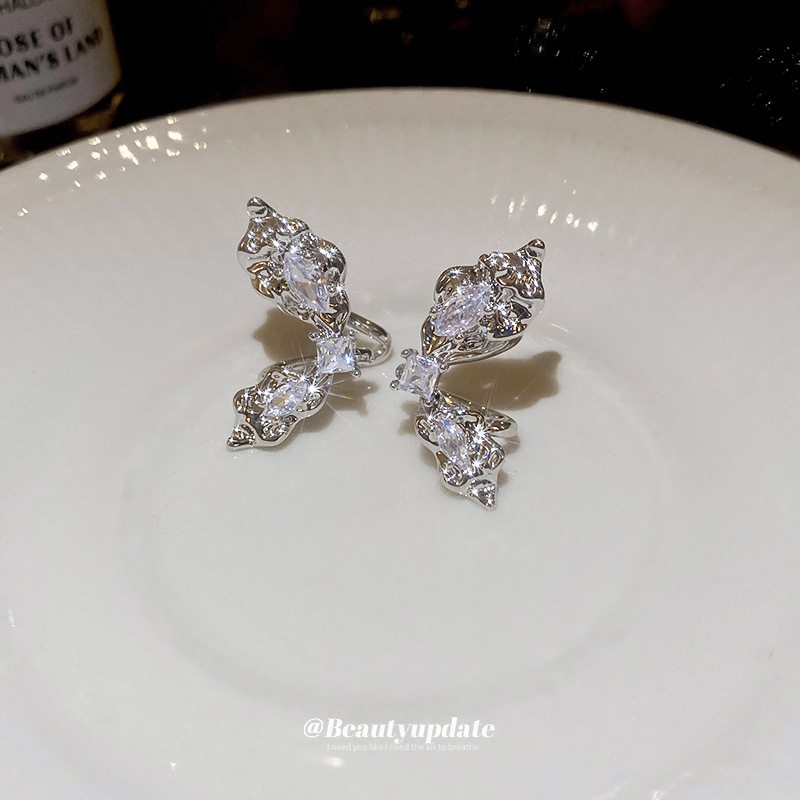 Estilo frío ZIRCON mariposa alas oreja clip luz lujo temperamento personalidad sin oreja hueso clip moda pendientes para mujeres