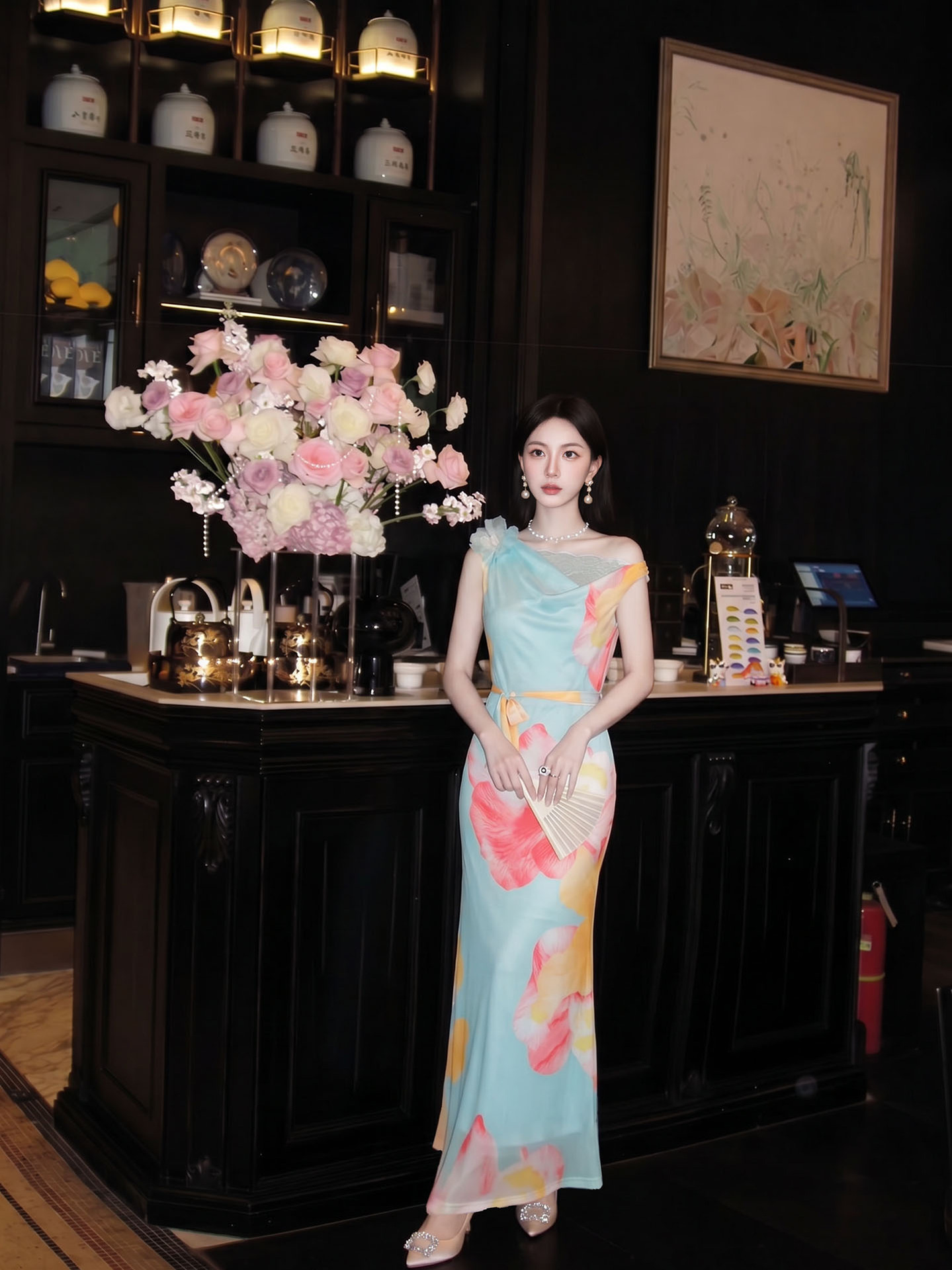 Đầm maxi nữ thắt eo phong cách tân cổ điển họa tiết in hoa dây rua — màu xanh nhạt